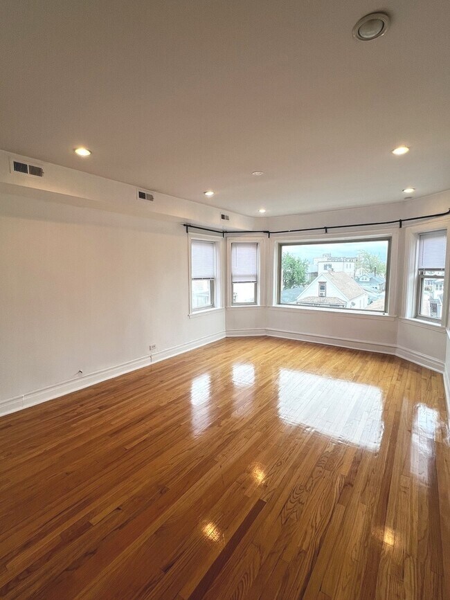 Foto del edificio - 4826 W Henderson St