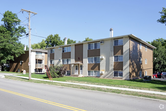 Building Photo - Country Club View