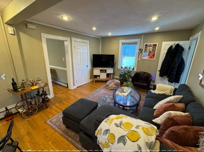 Foto del edificio - 735 Somerville Ave