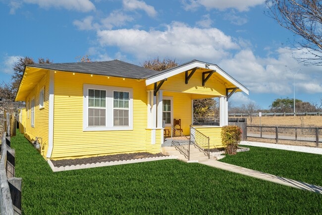 Building Photo - 475 E French Pl