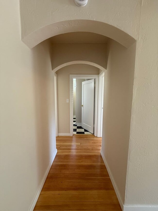 Foto del edificio - Cute two bedroom cottage in central Ashland Location | Available Now