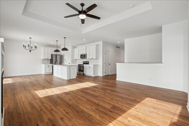 Building Photo - STUNNING TOWNHOME!! 4 Bed, 3 Bath Townhome in Ankeny