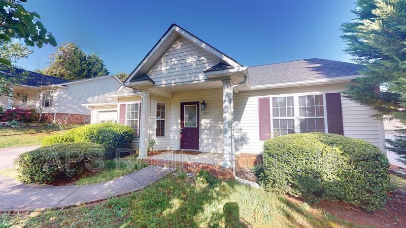 Primary Photo - 1707 Park Terrace Ln