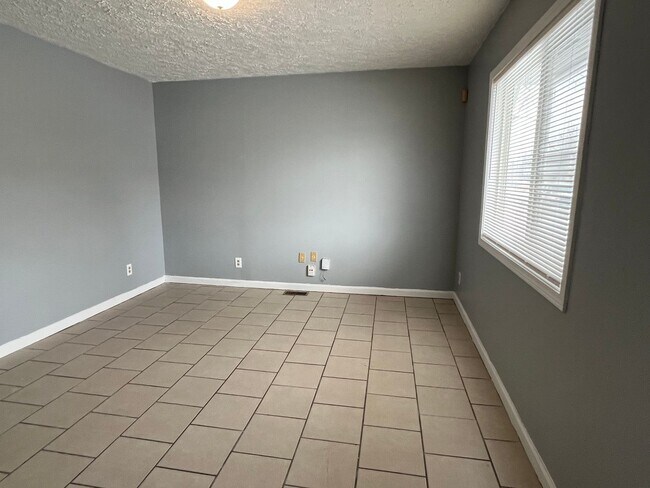 Foto del edificio - Far Eastside 3 Bedroom 1 Bath