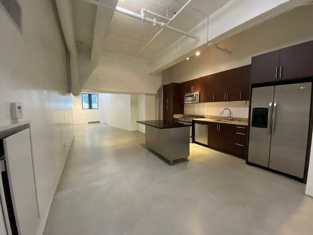 Building Photo - 849 S Broadway
