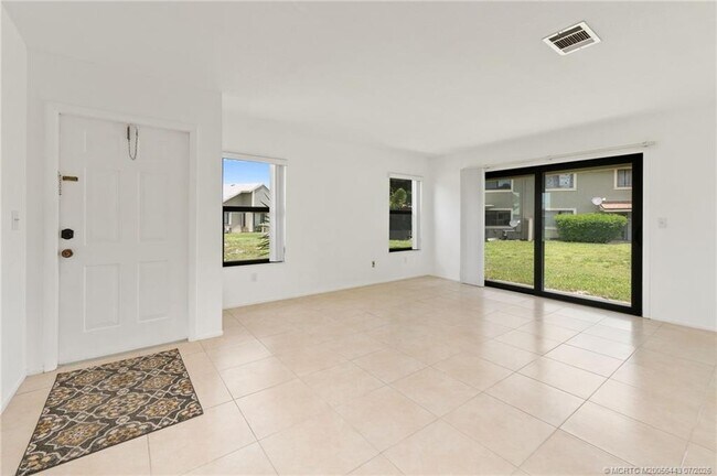 Foto del edificio - 1496 SE Colchester Cir