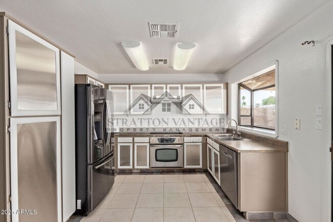 Building Photo - 733 E Halifax St