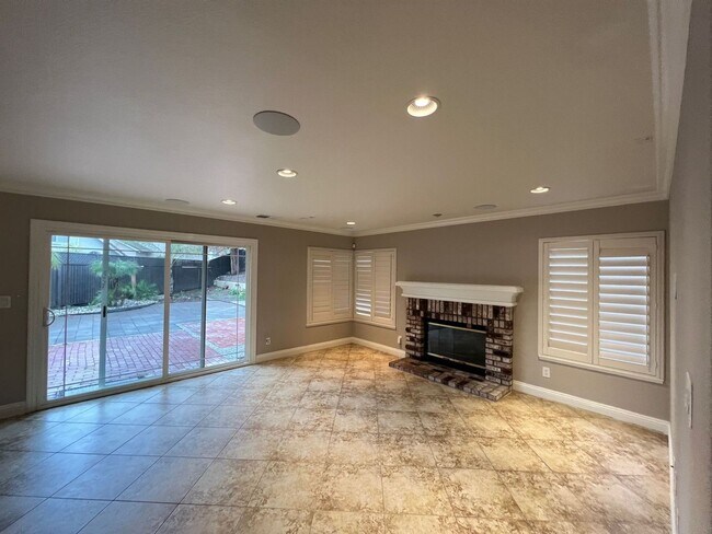 Foto del edificio - Beautiful 4 Bedroom, 3 Bath Antioch Home W/ SOLAR in Antioch