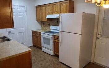 Building Photo - 2121 Redwood St