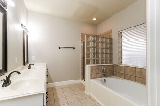 Building Photo - 14411 Pelican Marsh Dr