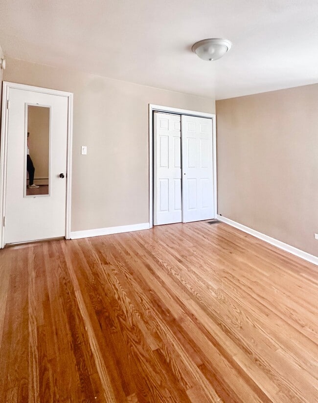 Building Photo - 2533 S 57th Ct
