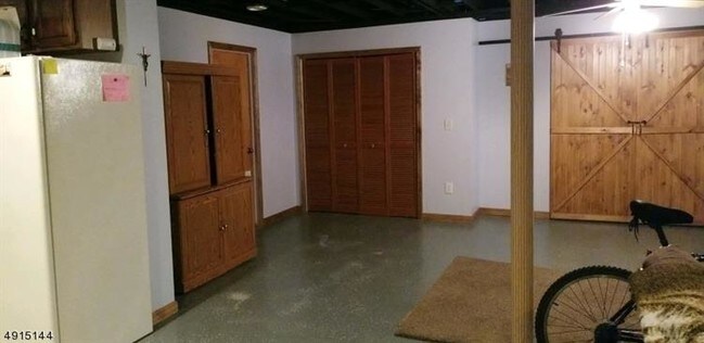 Building Photo - 820 Limecrest Rd
