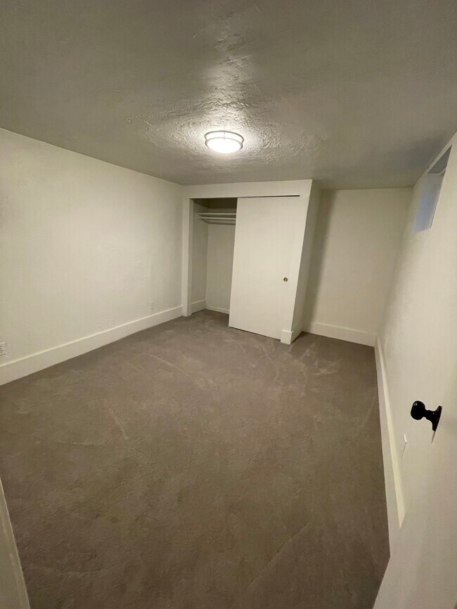 Building Photo - 76 W 200 S