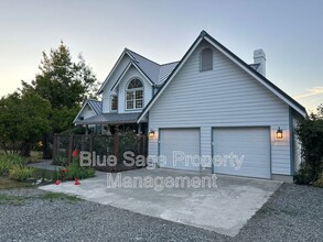 Building Photo - 200 Osprey Glen Rd