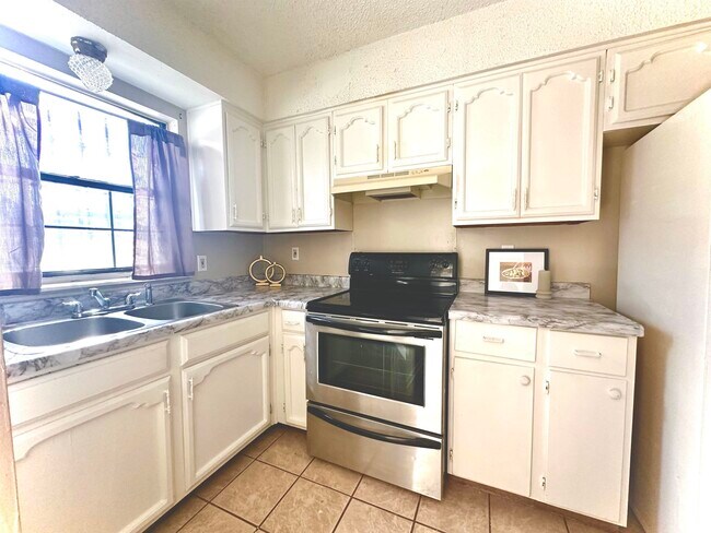 Foto del edificio - 1300 Hillside Rd