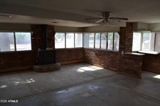 Building Photo - 731 S 85th St