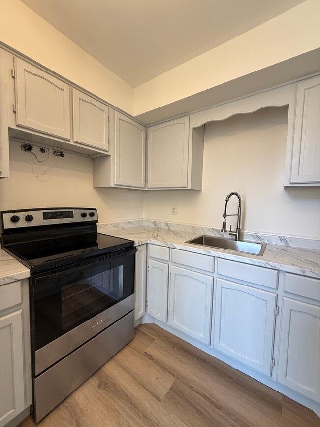 Foto del edificio - 1434 Mediterranean Ave