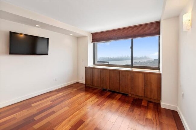 Building Photo - 200 Old Palisade Rd