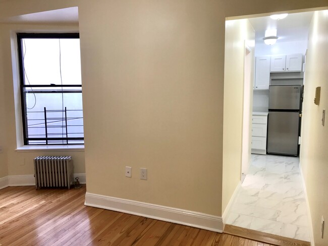 Building Photo - Lenox Hill two-bedroom
