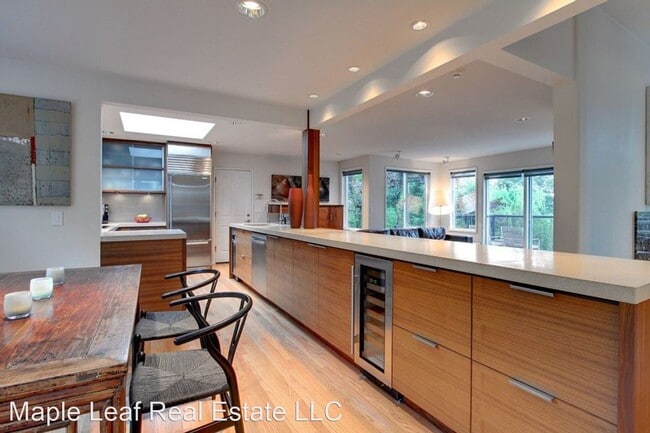 Building Photo - 3 br, 3.5 bath House - 11307 100th Ave Ne