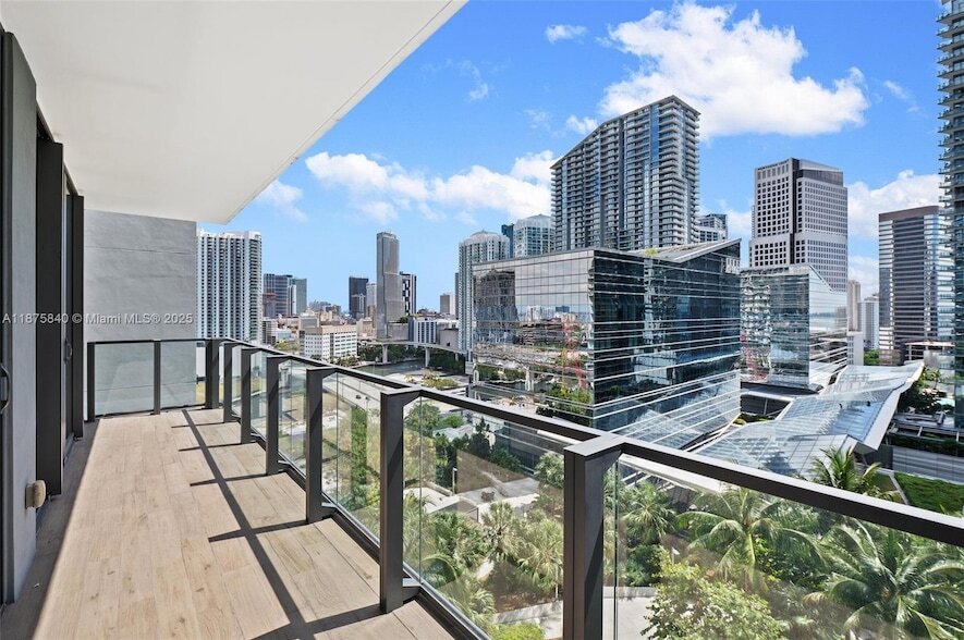 Foto principal - 88 SW 7th St