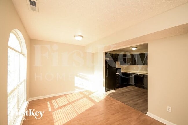 Foto del edificio - 2739 Lullwater Ln