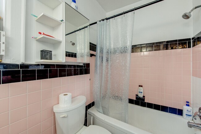 Building Photo - 157Wychwood Ave, Apt 9