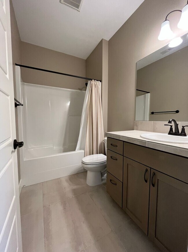 Building Photo - Stunning Stone Creek Single Level Home in Bonney Lake