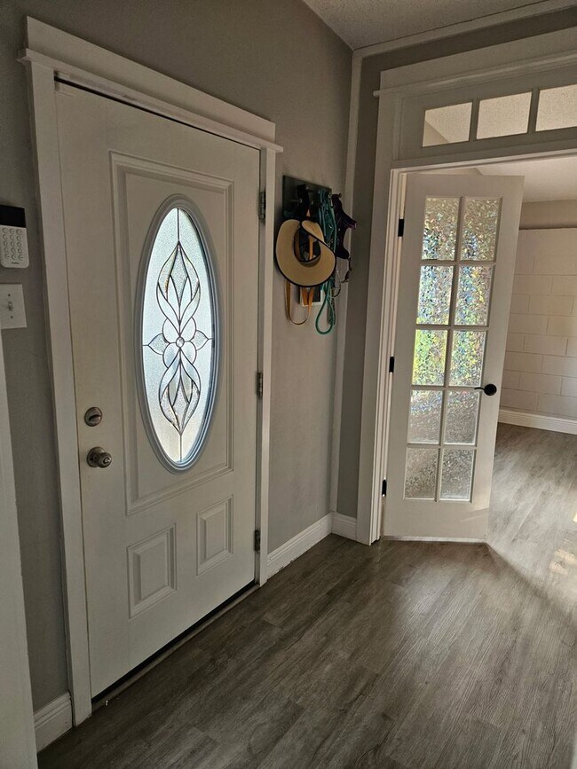 Building Photo - Lots of updates!