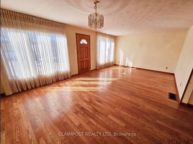 Building Photo - Spacious 3 Bedroom Detached Home – $2,249/...