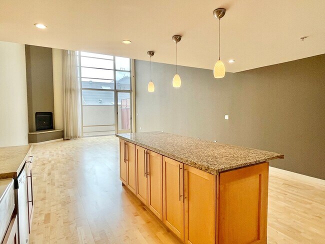 Foto del edificio - 1,600 sqft 2-Level SOMA 1BD+2 Bonus Rooms+...