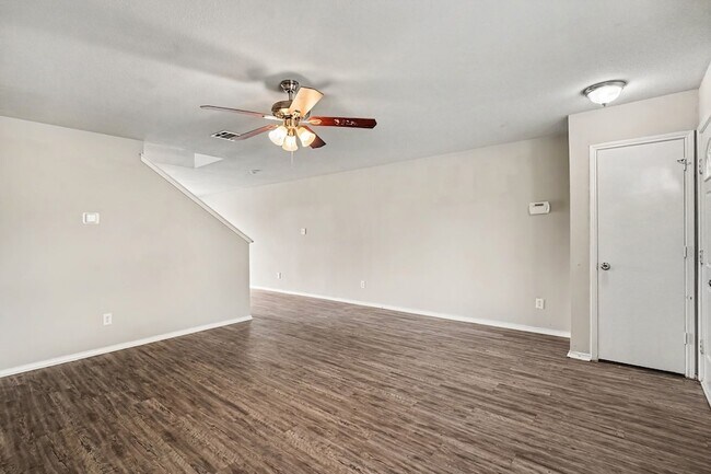 Building Photo - 1733 Vineridge Ln