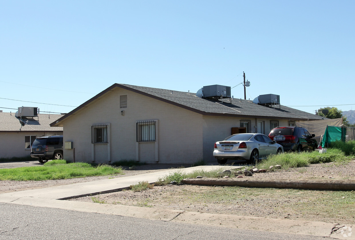 Building Photo - 607 W Southgate Ave