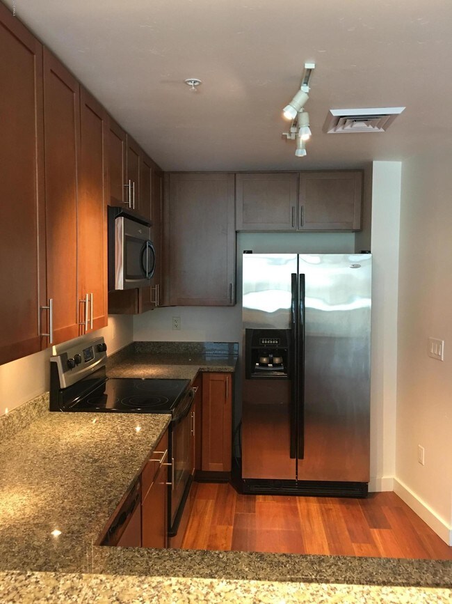 Building Photo - 310 S 4th St