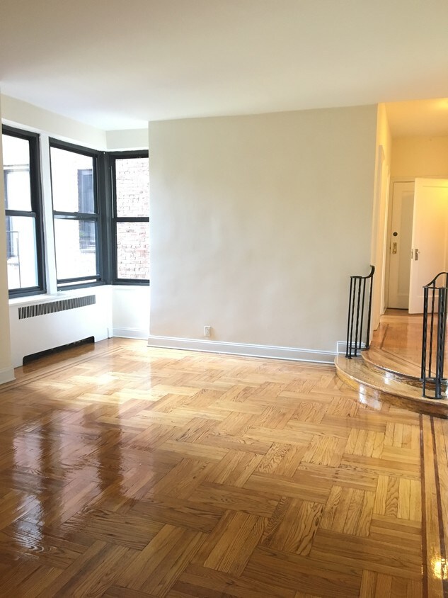 Primary Photo - 4523 Broadway