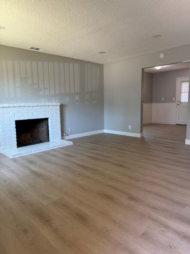 Spacious 3 Bedroom, 2 bath Single Family Home - Spacious 3 Bedroom, 2 bath Single Family Home