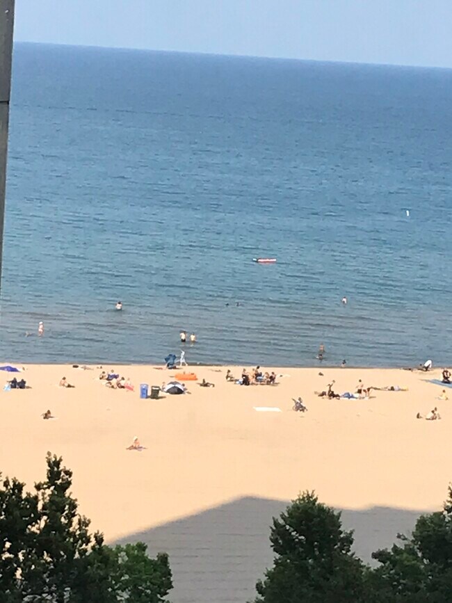 Desde la ventana de la unidad - 5701 N Sheridan Rd