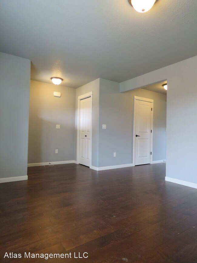 Building Photo - 5 br, 2.5 bath House - 420 SW Mt Rainier