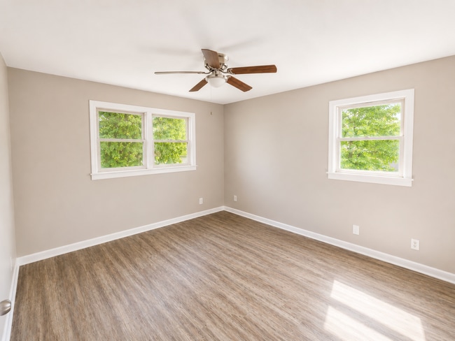 Photo - 4 bedroom house - West Point!