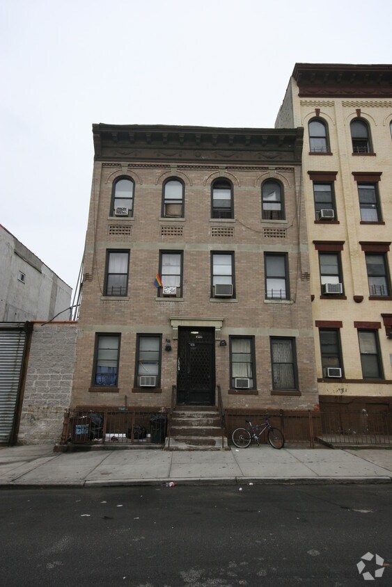 Foto principal - 245-247 46th St