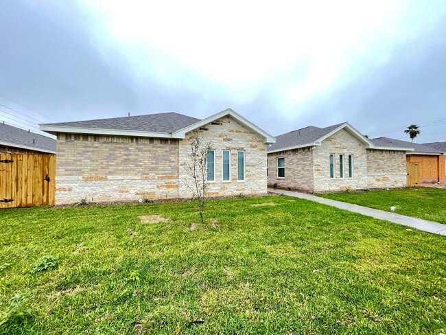 Building Photo - 5201 N Winona Dr