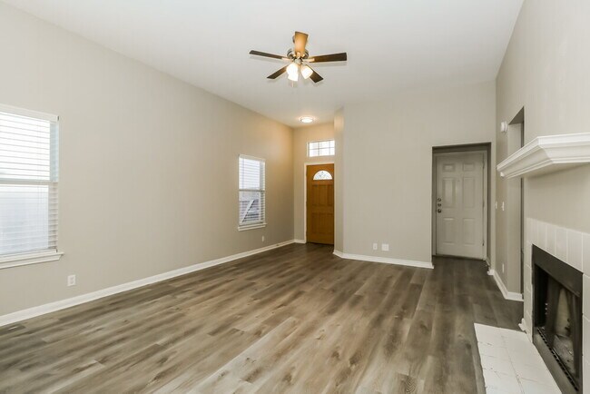 Foto del edificio - 21203 Grand National Ave