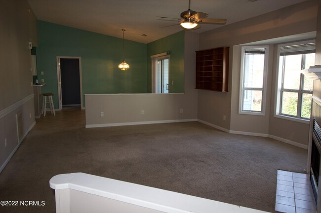 Building Photo - 120 Breezewood Dr