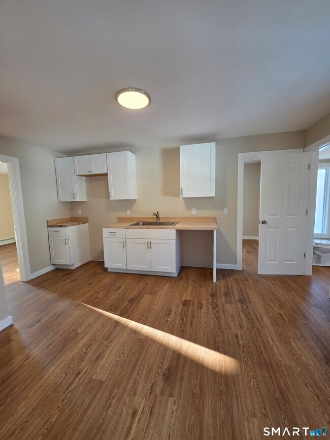 Building Photo - 14 Smith St