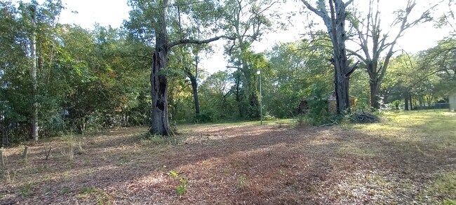 Sits on 1 acre of land - 3005 Standard Oil Rd