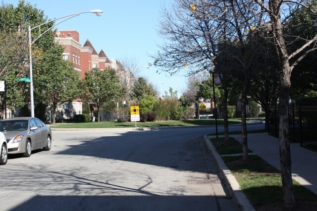 Foto del edificio - 1337 N Burling St