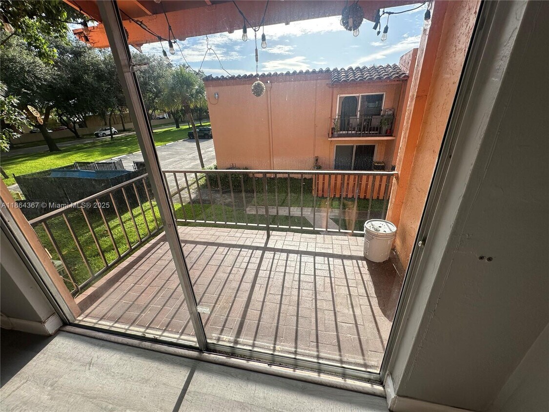 Foto principal - 7200 Fairway Dr