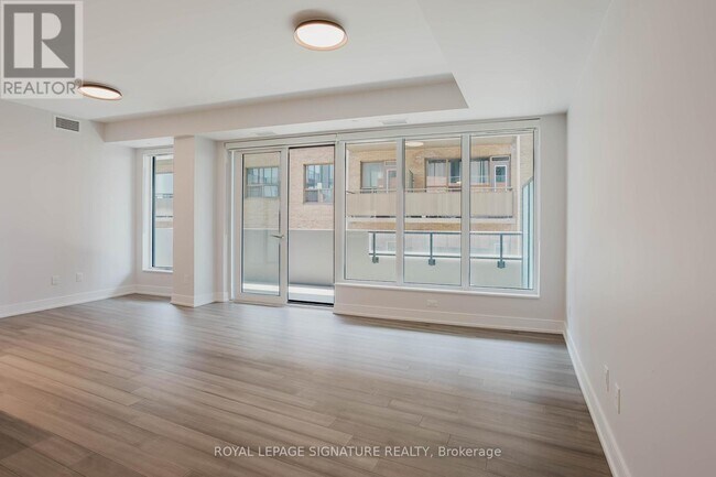 Photo du bâtiment - 2525-2525 Bathurst St