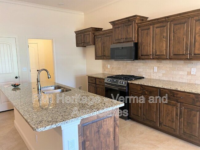 Building Photo - 228 Coffee St