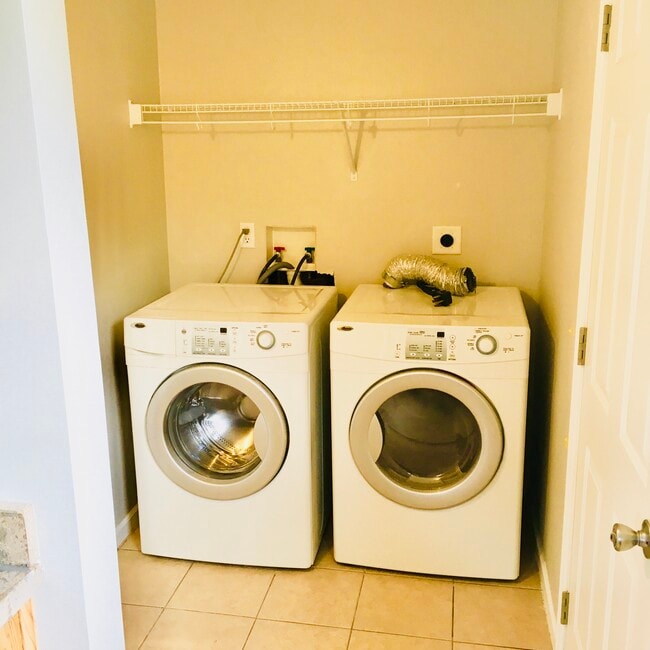 Building Photo - 913 E Emerson St